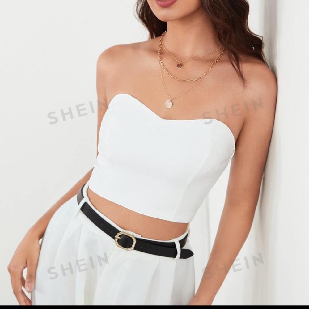 White strapless sweetheart crop top
